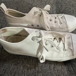 Women's White Casual Sneakers